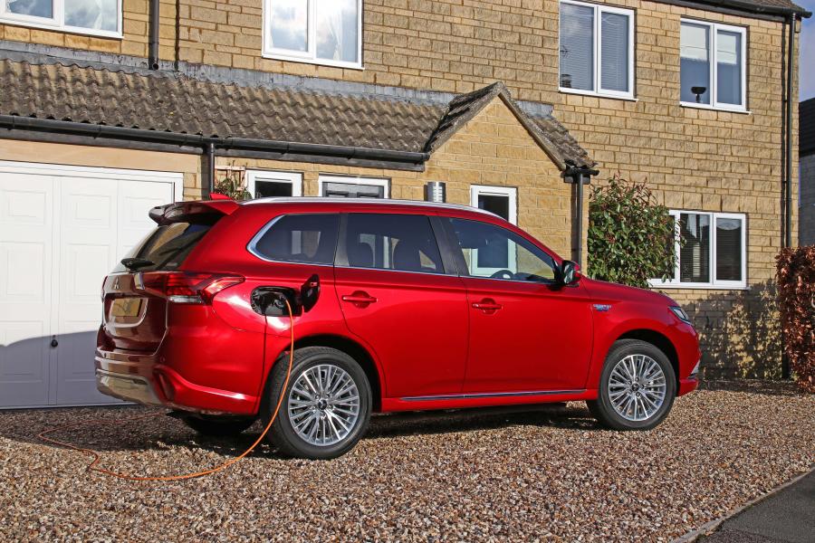  Mitsubishi Outlander PHEV 2018 года  (UK) (фото 24 из 25)